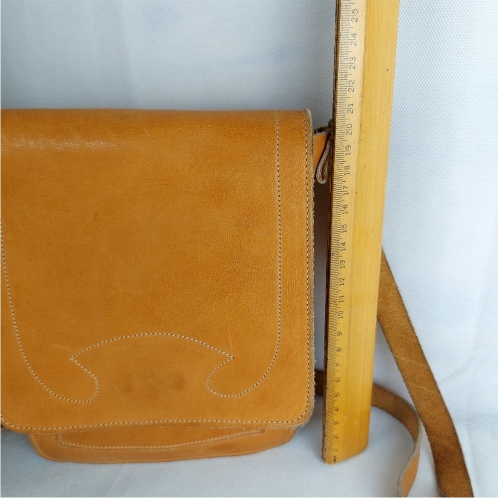 Vintage Tan Leather Crossbody Bag with Flap Closure - Picture 11 of 13